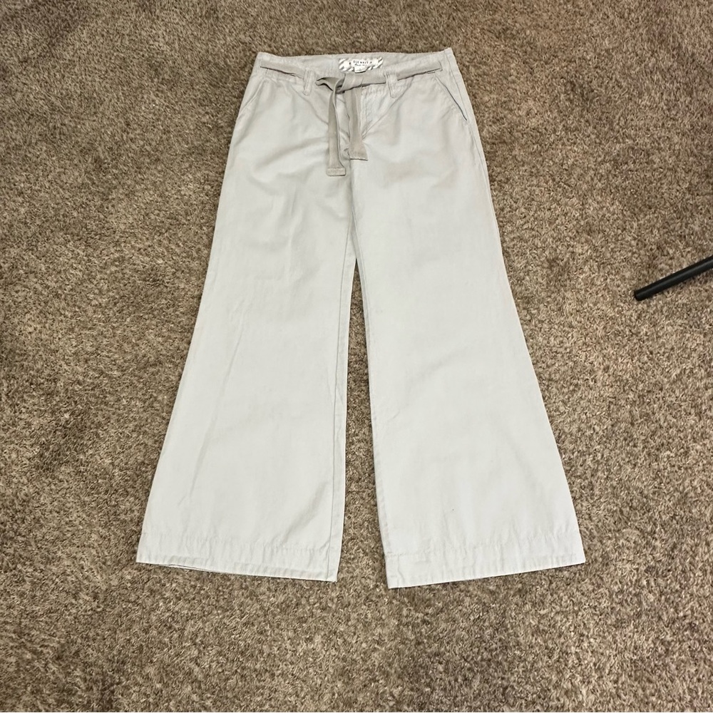 Old Navy women’s size 8 classic rise wide leg khaki pants with tie‎ waist